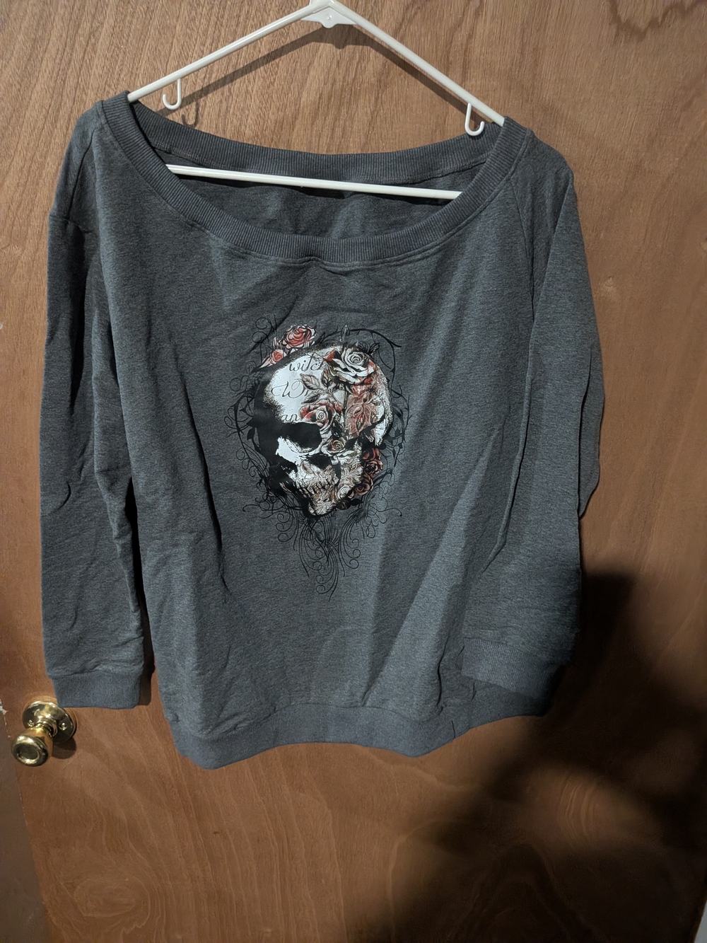 Women's Charcoal Skull & Roses Off-Shoulder Sweatshirt